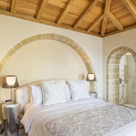 Moni Emvasis Luxury Hotel 4*