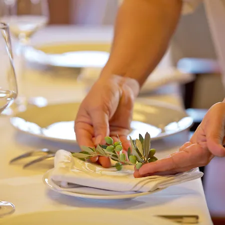 Moni Emvasis Luxury Hotel 4*