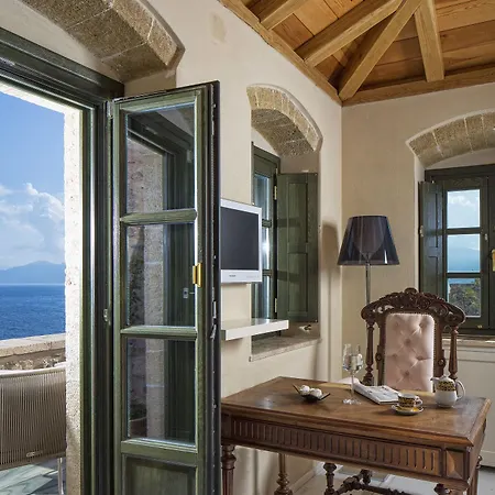 Moni Emvasis Luxury Hotel