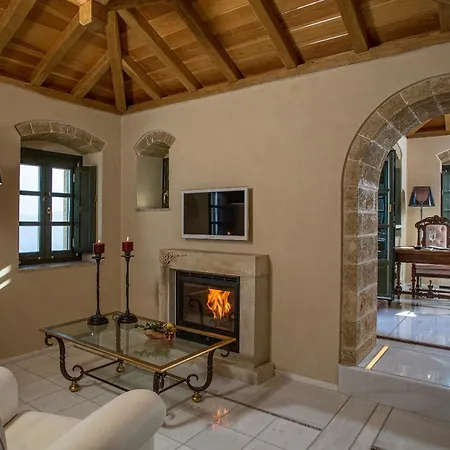 Moni Emvasis Luxury 4*