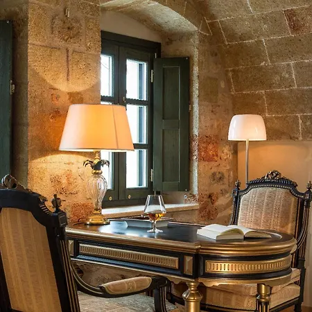 Moni Emvasis Luxury