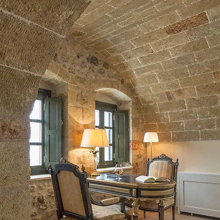 Moni Emvasis Luxury Hotel 4*