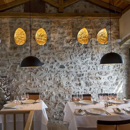 Moni Emvasis Luxury Hotel