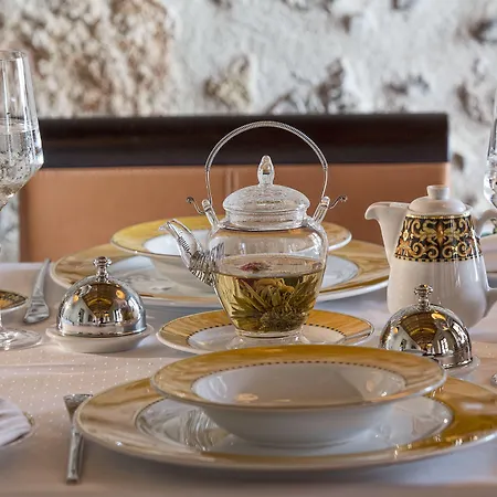 Moni Emvasis Luxury
