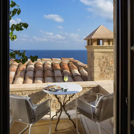 Moni Emvasis Luxury