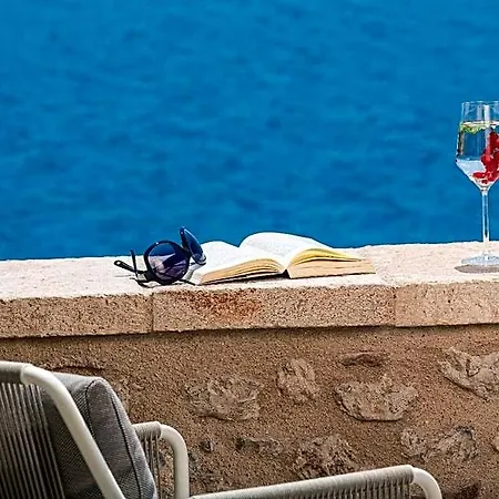 Moni Emvasis Luxury 4*