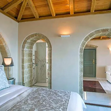 Moni Emvasis Luxury Hotel 4*