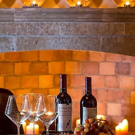 Moni Emvasis Luxury