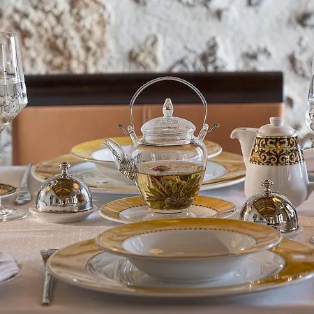 Moni Emvasis Luxury Hotel