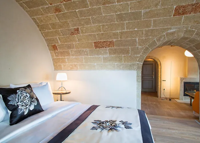 Moni Emvasis Luxury 4*