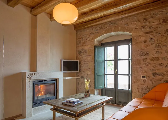 ホテル Moni Emvasis Luxury モネンバシア