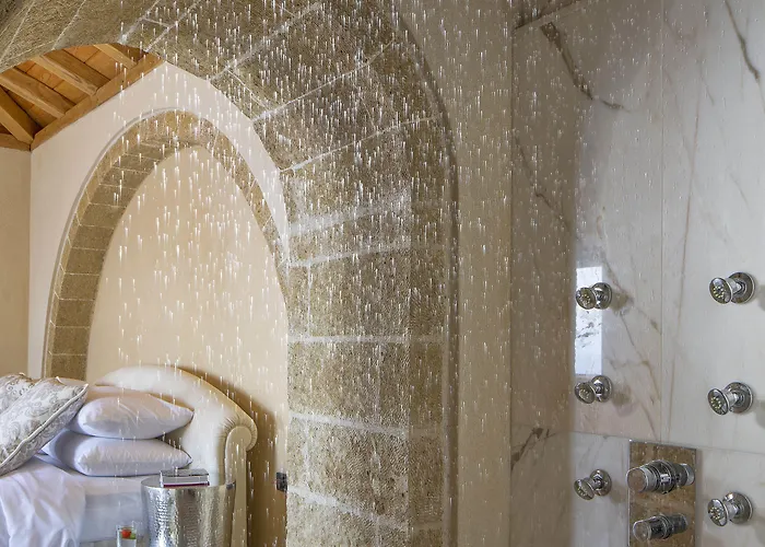 ホテル Moni Emvasis Luxury モネンバシア