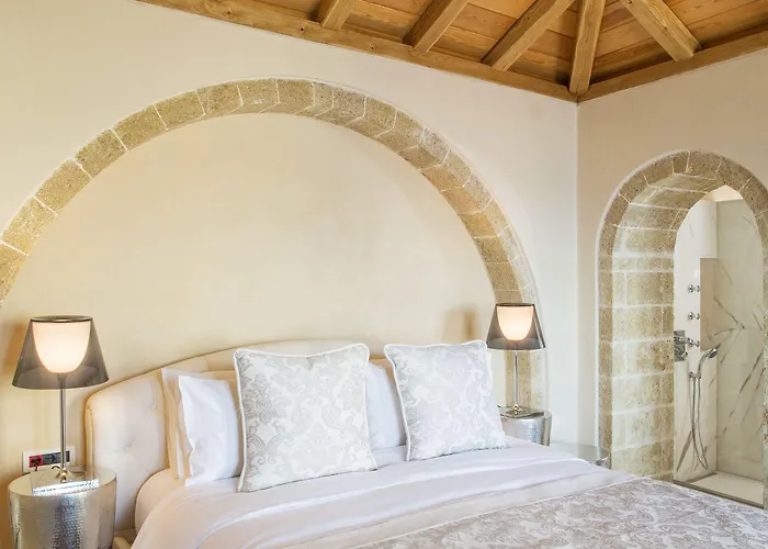 Moni Emvasis Luxury ホテル 4*