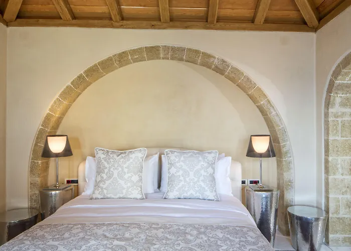 Moni Emvasis Luxury Hotel 4*