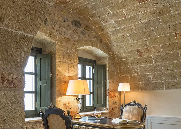 Moni Emvasis Luxury