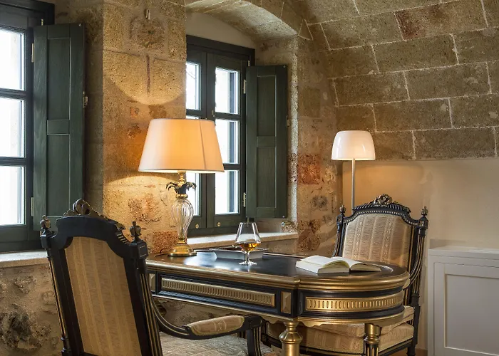 Moni Emvasis Luxury 4*