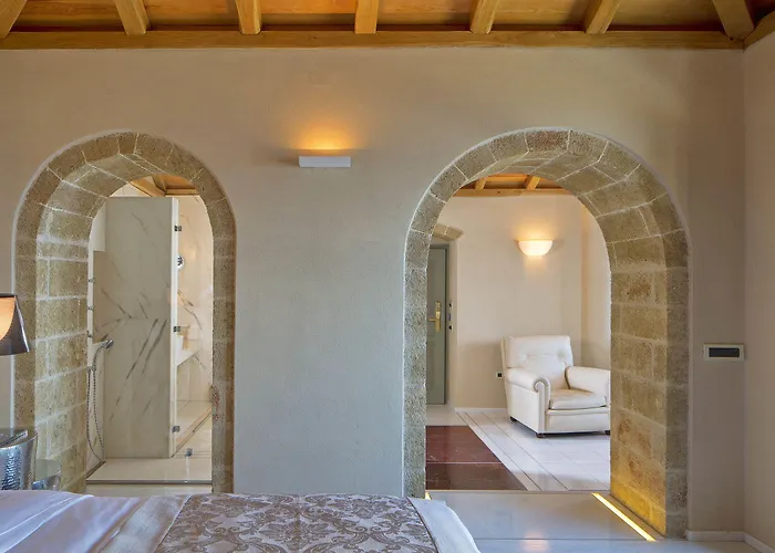 ホテル Moni Emvasis Luxury 4*