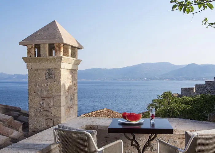 Moni Emvasis Luxury モネンバシア