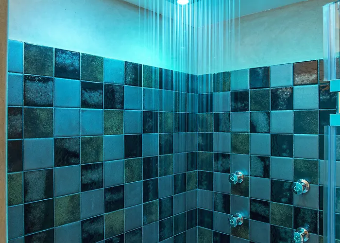 Moni Emvasis Luxury ホテル モネンバシア