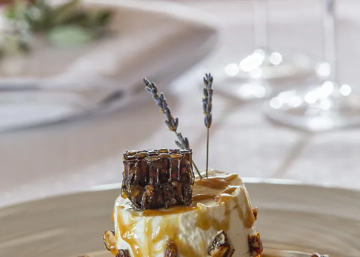 Moni Emvasis Luxury ホテル モネンバシア