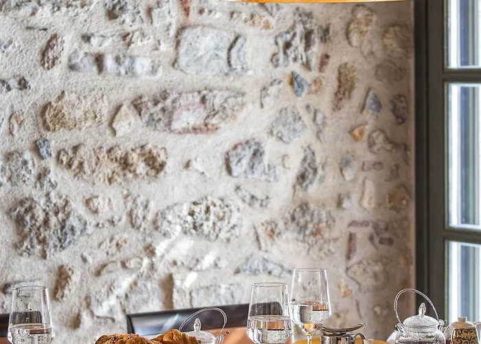 Moni Emvasis Luxury ホテル モネンバシア