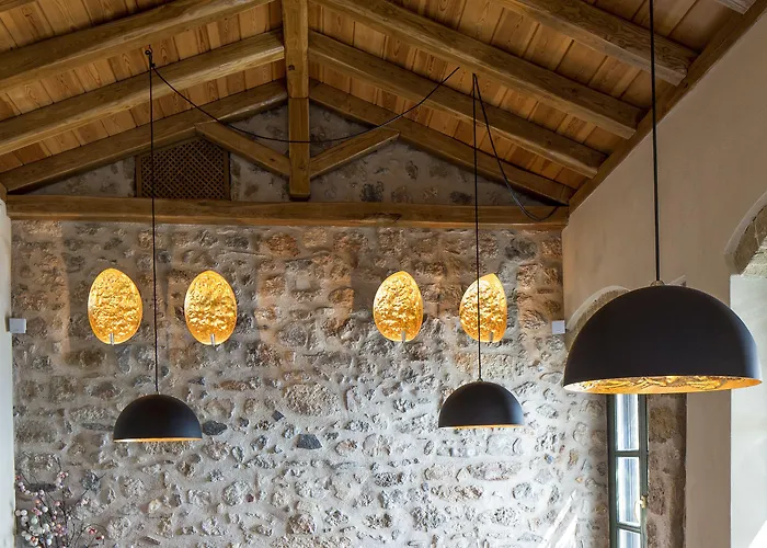 Moni Emvasis Luxury 4* モネンバシア