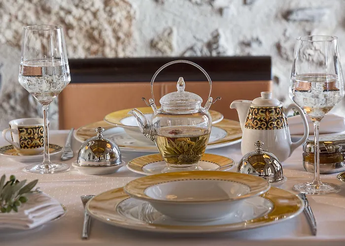 Moni Emvasis Luxury