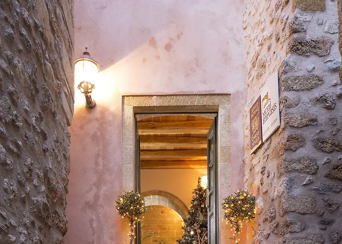 Moni Emvasis Luxury モネンバシア