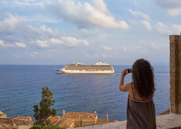 ホテル Moni Emvasis Luxury モネンバシア